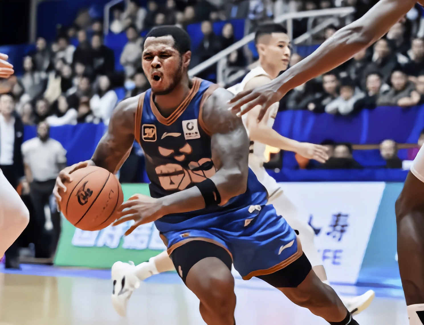 爱游戏体育 -冲刺阶段托特纳姆备战CBA季后赛,战术微调细节曝光,管理层满意,更衣室氛围转暖的简单介绍